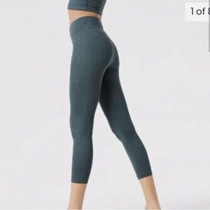 NWOT Outdoor Voices Core 3/4 Legging in Evergreen Size M